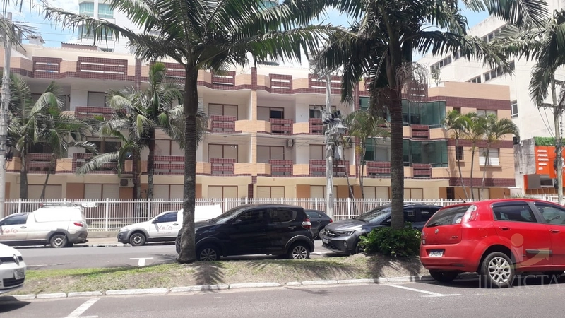 Belo apartamento térreo,3 dormitórios, uma quadra do mar e Praça: 1ª foto da galeria de imagens do imóvel