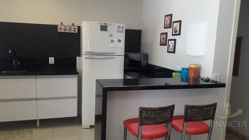 Belo apartamento térreo,3 dormitórios, uma quadra do mar e Praça: 24ª foto da galeria de imagens do imóvel