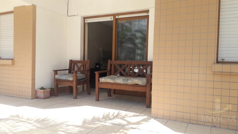 Belo apartamento térreo,3 dormitórios, uma quadra do mar e Praça: 8ª foto da galeria de imagens do imóvel