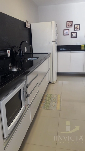 Belo apartamento térreo,3 dormitórios, uma quadra do mar e Praça: 19ª foto da galeria de imagens do imóvel