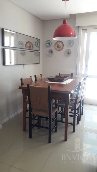 Belo apartamento térreo,3 dormitórios, uma quadra do mar e Praça: 14ª foto da galeria de imagens do imóvel