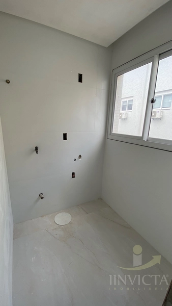 AMPLO 3 DORMITÓRIOS AO LADO DE UMA BELA PRAÇA, A POUCOS METROS DO MAR!: 3ª foto da galeria de imagens do imóvel