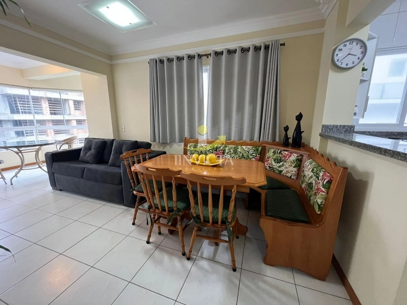 1 QUADRA DO MAR! APARTAMENTO DE FRENTE! COM SACADA, MOBILIADO!: 3ª foto da galeria de imagens do imóvel