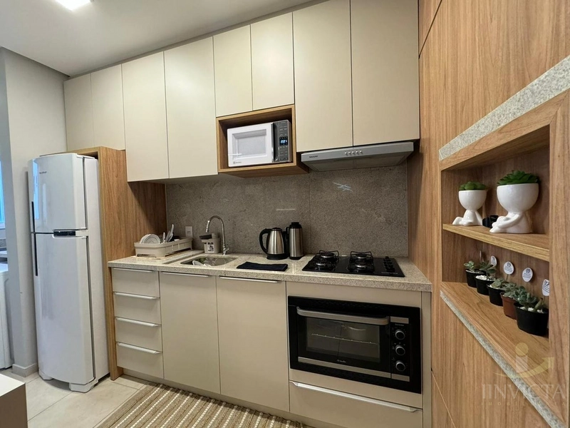 APARTAMENTO 1 DORM TOTALMENTE MOBILIADO E DECORADO A 200 M DO MAR: 9ª foto da galeria de imagens do imóvel