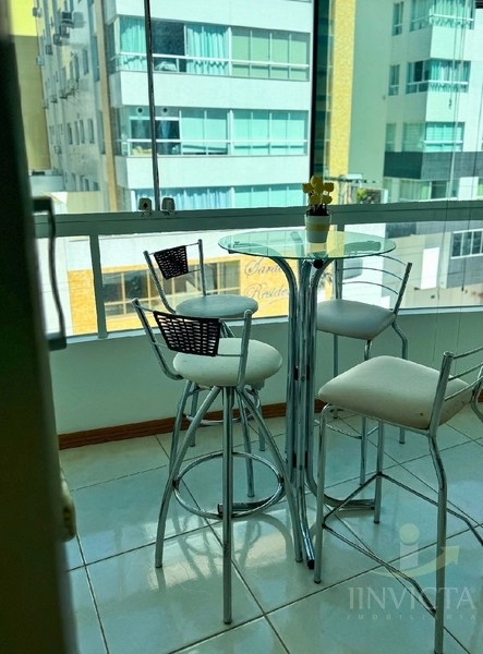 BELO APARTAMENTO DE 2 DORMITÓRIOS NA ZONA NOVA, A POUCOS METROS DO MAR: 2ª foto da galeria de imagens do imóvel