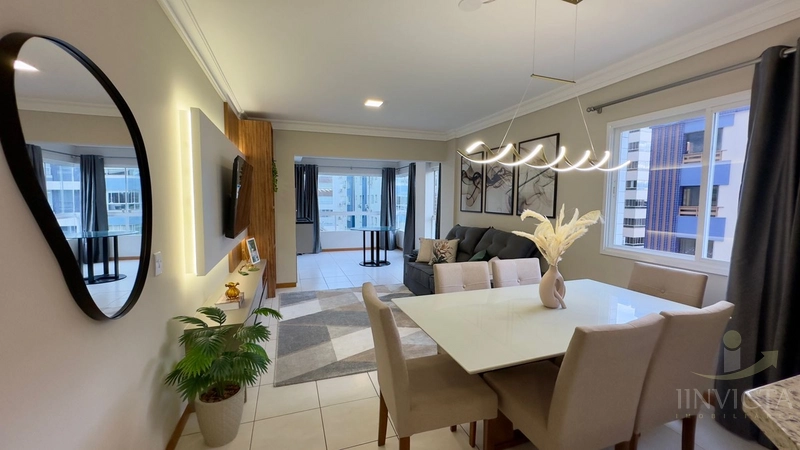 Centro! Mobiliado e decorado! Sacada com churrasqueira!: 1ª foto da galeria de imagens do imóvel