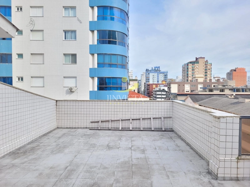 Duplex com Terraço e Garagem Perto do Mar: 19ª foto da galeria de imagens do imóvel