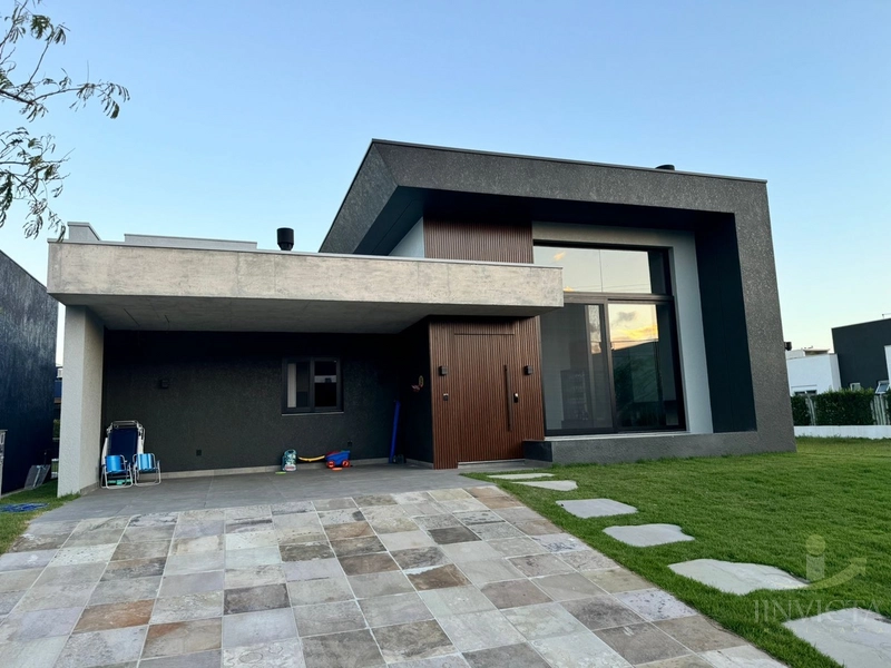 Casa em Condomínio 4 suítes decorada