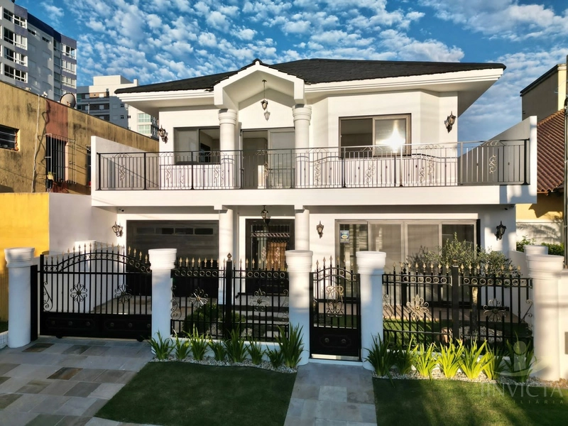 Casa Neoclássica em Xangri-lá/RS: 2ª foto da galeria de imagens do imóvel