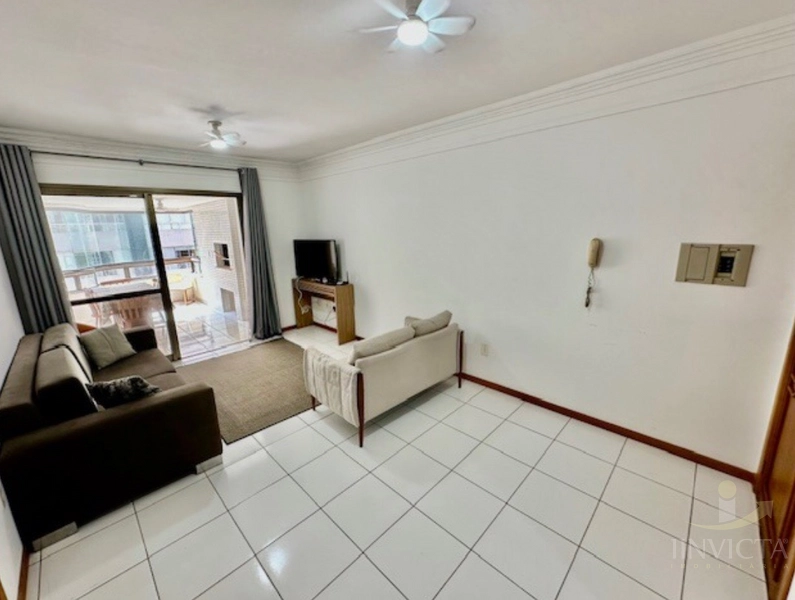 APARTAMENTO DE FRENTE, COM SACADA E CHURRASQ. MOBILIADO!: 4ª foto da galeria de imagens do imóvel