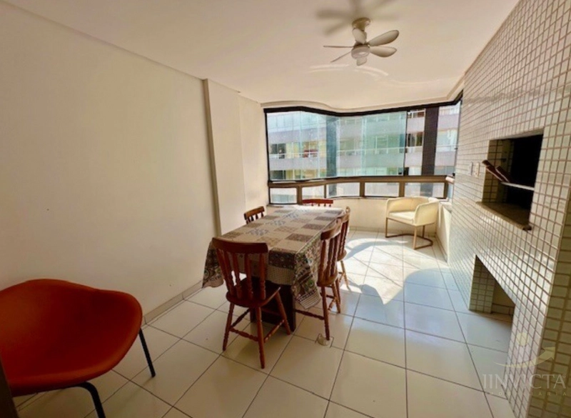APARTAMENTO DE FRENTE, COM SACADA E CHURRASQ. MOBILIADO!: 3ª foto da galeria de imagens do imóvel