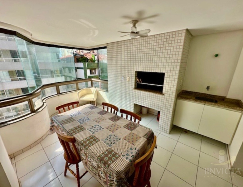 APARTAMENTO DE FRENTE, COM SACADA E CHURRASQ. MOBILIADO!: 2ª foto da galeria de imagens do imóvel
