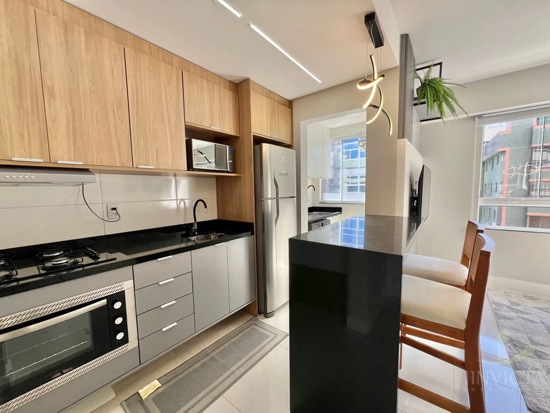 MOBILIADO E DECORADO FINAMENTE! PRÉDIO IMPONENTE COM INFRA!: 5ª foto da galeria de imagens do imóvel