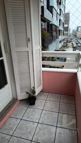 APARTAMENTO NO CENTRO DE FRENTE COM SACADA E VISTA!: 2ª foto da galeria de imagens do imóvel