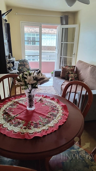 APARTAMENTO NO CENTRO DE FRENTE COM SACADA E VISTA!: 1ª foto da galeria de imagens do imóvel