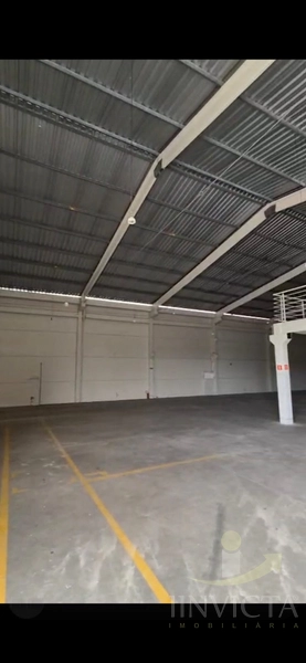 Pavilhão com 800m²: 9ª foto da galeria de imagens do imóvel