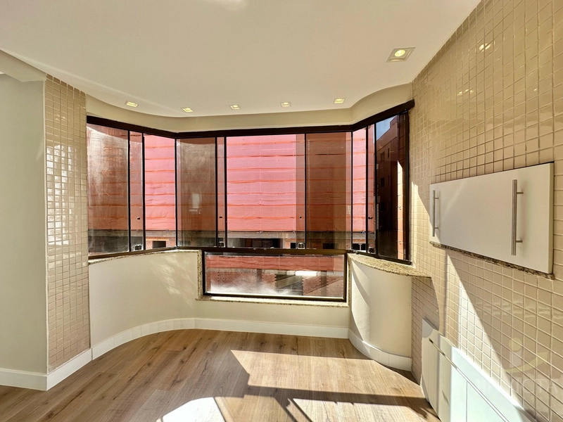 Apartamento de 2 dormitórios, 1 suíte, mobiliado, na Zona Nova: 5ª foto da galeria de imagens do imóvel