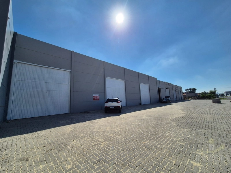 Pavilhões de 300 a 400m² para locação: 1ª foto da galeria de imagens do imóvel