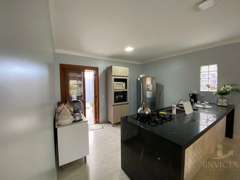 CASA NOVA, TERRENO INTEIRO, POUCOS METROS DO MAR!: 5ª foto da galeria de imagens do imóvel