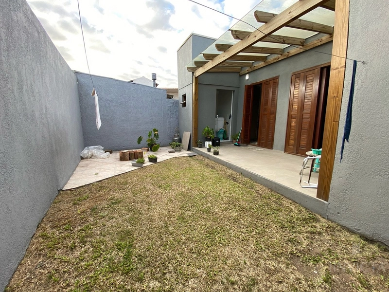 CASA NOVA, TERRENO INTEIRO, POUCOS METROS DO MAR!: 10ª foto da galeria de imagens do imóvel