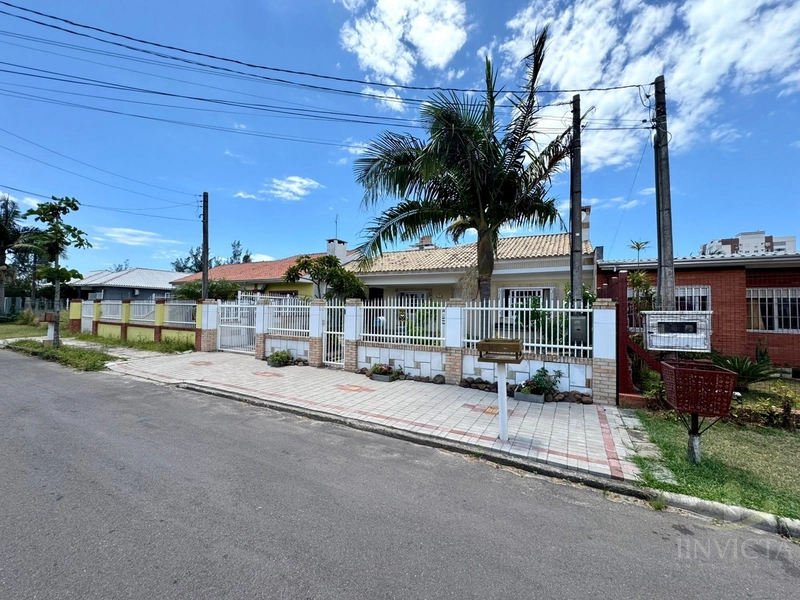 CASA NA ZONA NOVA!TERRENO INTEIRO, 3 DORMITÓRIOS, SUÍTE! MOBILIADA!: 2ª foto da galeria de imagens do imóvel