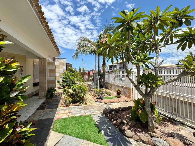 CASA NA ZONA NOVA!TERRENO INTEIRO, 3 DORMITÓRIOS, SUÍTE! MOBILIADA!