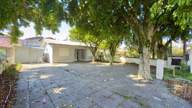 CENTRO! 2 CASAS EM TERRENO MEDINDO 12X33,