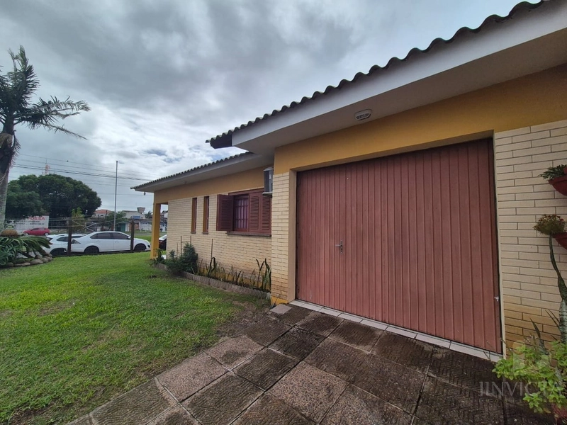 CASA DE ESQUINA NO CENTRO ESPERANDO POR VOCÊ: 3ª foto da galeria de imagens do imóvel