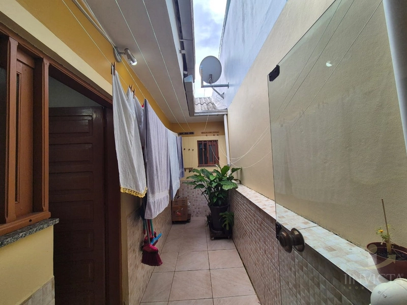 CASA DE ESQUINA NO CENTRO ESPERANDO POR VOCÊ: 14ª foto da galeria de imagens do imóvel