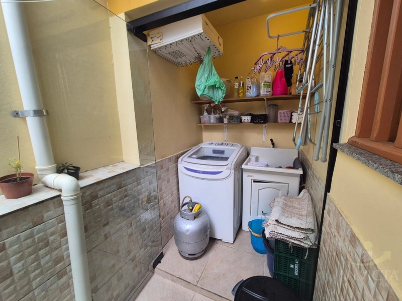 CASA DE ESQUINA NO CENTRO ESPERANDO POR VOCÊ: 15ª foto da galeria de imagens do imóvel