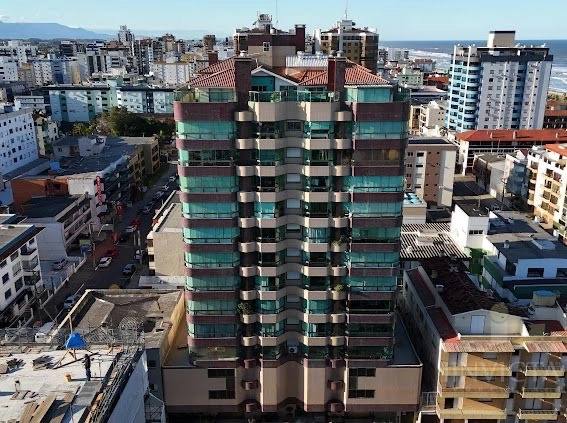 AMPLO 4 DORMITÓRIOS  DE FRENTE PARA PRAÇAA POUCOS  METROS DO MAR!!!!: 2ª foto da galeria de imagens do imóvel