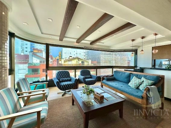 AMPLO 4 DORMITÓRIOS  DE FRENTE PARA PRAÇAA POUCOS  METROS DO MAR!!!!