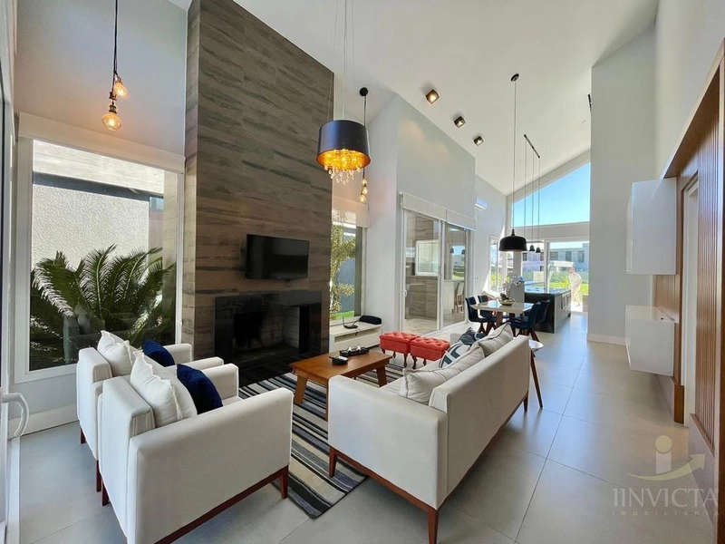 AMPLO SOBRADO EM CONDOMÍNIO COM INFRAESTRUTURA COMPLETA!!!!