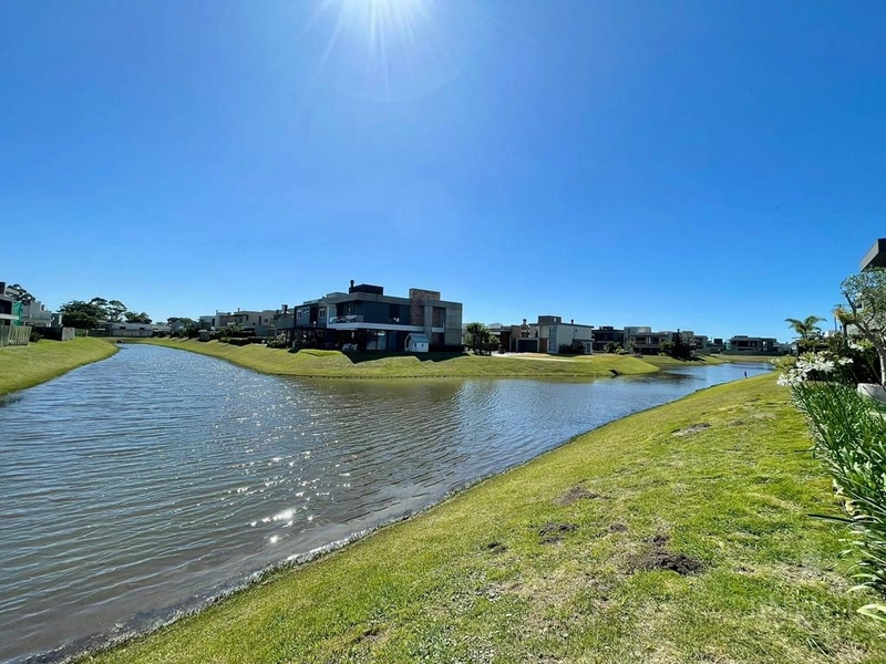 AMPLO SOBRADO EM CONDOMÍNIO COM INFRAESTRUTURA COMPLETA!!!!: 26ª foto da galeria de imagens do imóvel