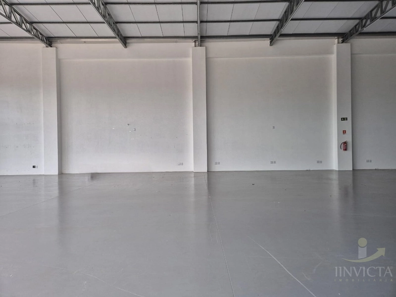 Loja de esquina com 300m², estacionamento privativo amplo.: 7ª foto da galeria de imagens do imóvel