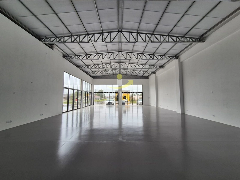 Loja de esquina com 300m², estacionamento privativo amplo.: 10ª foto da galeria de imagens do imóvel