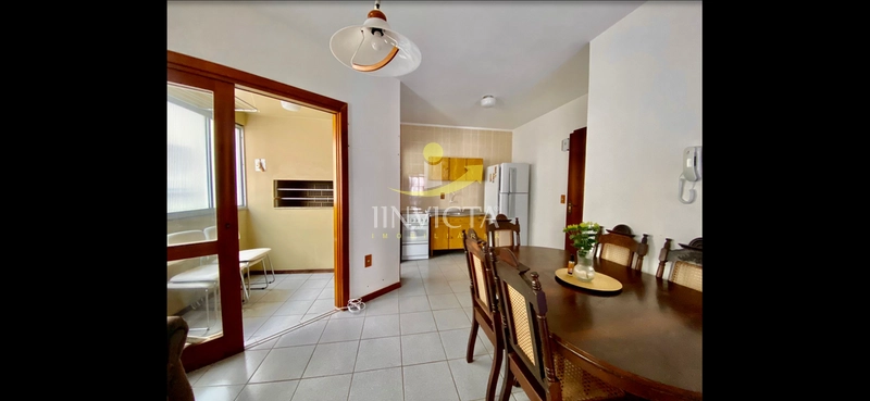 OPORTUNIDADE NO CENTRO!  SACADA COM CHURRASQUEIRA, MOBILIADO!: 4ª foto da galeria de imagens do imóvel