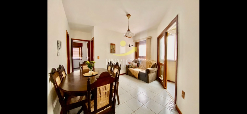 OPORTUNIDADE NO CENTRO!  SACADA COM CHURRASQUEIRA, MOBILIADO!: 2ª foto da galeria de imagens do imóvel