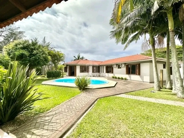 CASA COM DOIS TERRENOS E PISCINA NO CENTRO DE XANGRILA: 1ª foto da galeria de imagens do imóvel