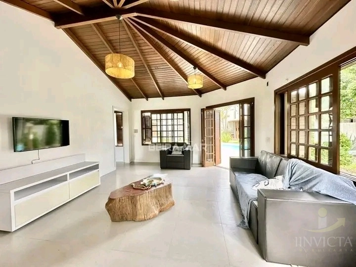 CASA COM DOIS TERRENOS E PISCINA NO CENTRO DE XANGRILA: 4ª foto da galeria de imagens do imóvel
