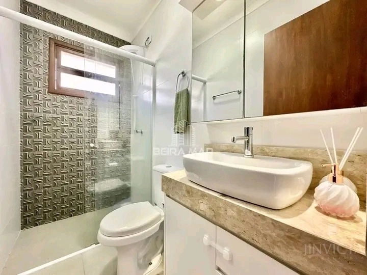 CASA COM DOIS TERRENOS E PISCINA NO CENTRO DE XANGRILA: 8ª foto da galeria de imagens do imóvel