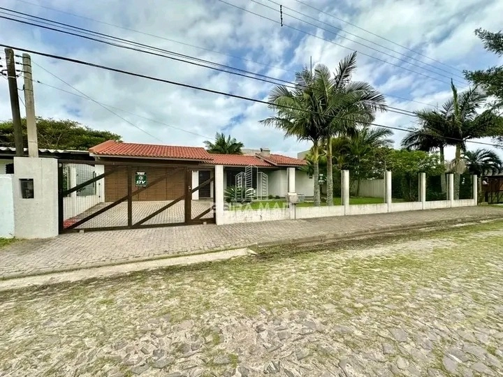 CASA COM DOIS TERRENOS E PISCINA NO CENTRO DE XANGRILA: 2ª foto da galeria de imagens do imóvel