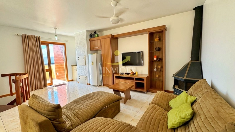 Cobertura 2 dormitórios, mobiliada, perto do mar e da praça.: 1ª foto da galeria de imagens do imóvel