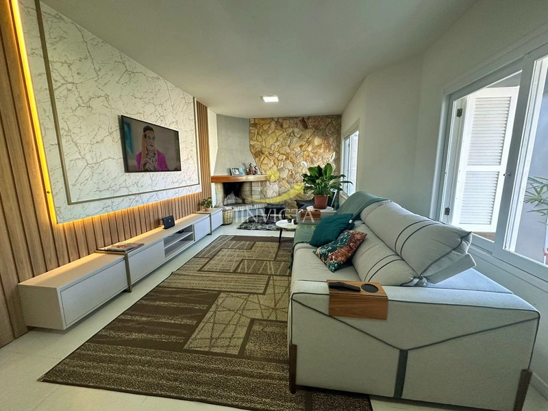 Casa elegante com piscina no centro de Xangri-Lá, mobiliada!: 1ª foto da galeria de imagens do imóvel