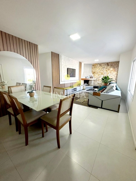 Casa elegante com piscina no centro de Xangri-Lá, mobiliada!: 2ª foto da galeria de imagens do imóvel