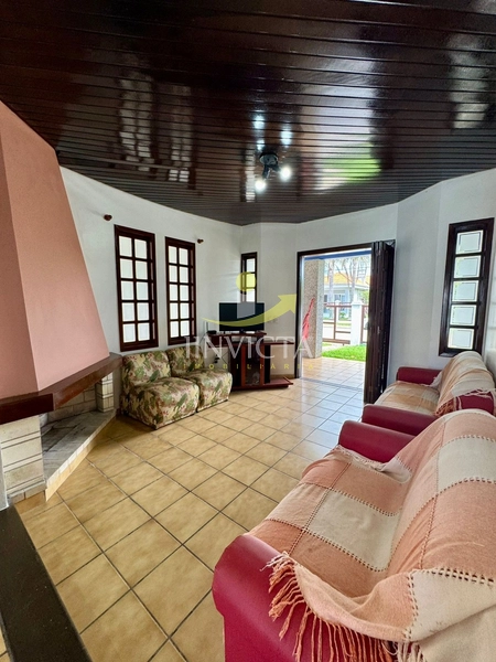 CASA AMPLA COM VALOR DE OCASIÃO NO CENTRO DE XANGRILÁ: 3ª foto da galeria de imagens do imóvel