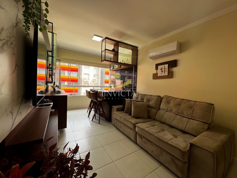 Apartamento mobiliado com suíte e living amplo na Zona Nova!: 1ª foto da galeria de imagens do imóvel