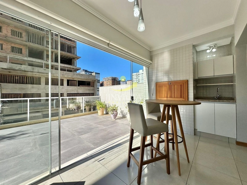 AMPLO 2 DORMITÓRIOS COM TERRAÇO, MOBILIADO E DECORADO!!!: 1ª foto da galeria de imagens do imóvel