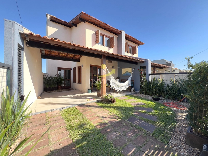 Sobrado Mobiliado e Decorado a 03 Quadras do Mar em Capão da Canoa