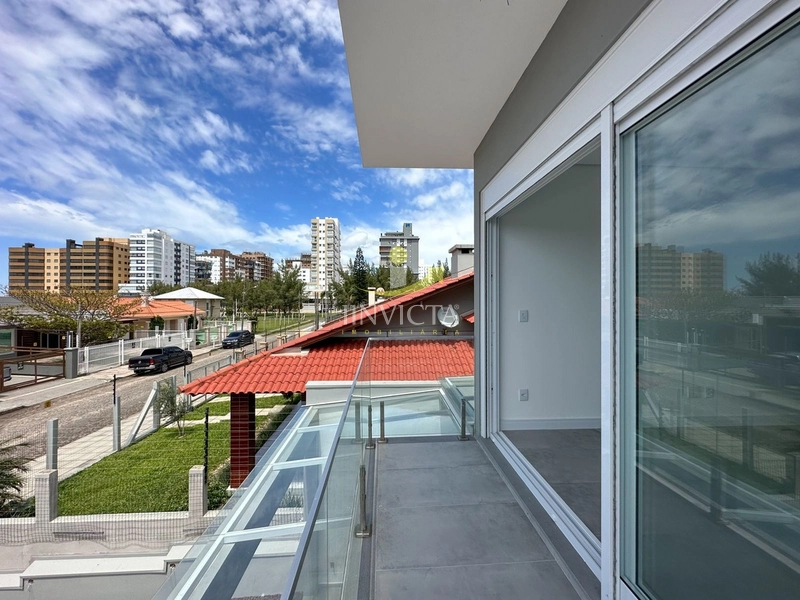 SOBRADO A 03 QUADRAS DO MAR NA ZONA NOVA DE CAPÃO DA CANOA: 4ª foto da galeria de imagens do imóvel